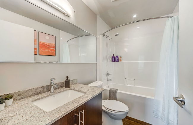 Luxury 2BR Condo - Downtown City Views - Photo 19