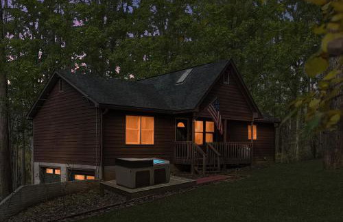 Hot Tub, Deck&Grill, Game Room, WiFi at Cute Cabin - Foto 7