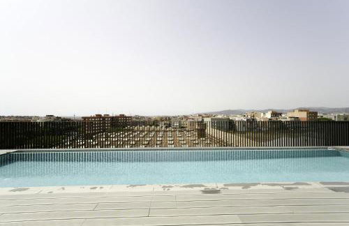 Sunsets and the pool in Barcelona - Foto 30