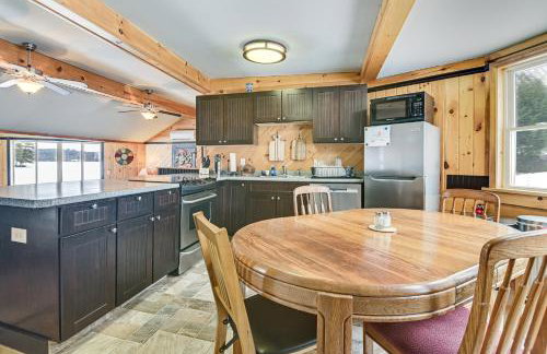 Lakeside Living in Wilton! Family Home with Views - Foto 5