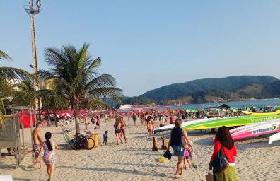Ponta da Praia amplo 3dorm 3ban frente ao mar - Foto 1