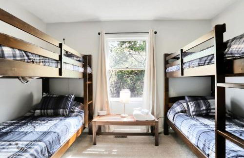 Lazy Basye Shenandoah Cabin with Hot Tub, Sleeps 10 - Foto 35