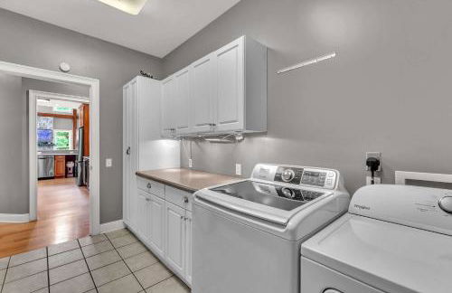 The Retreat at Wildwood - Hot Tub Theater & Deck - Foto 26