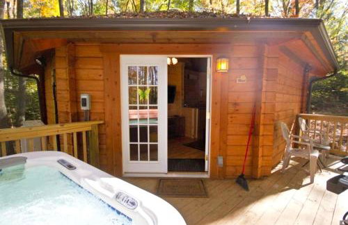 Romantic Yurt Getaway with a Private Hot Tub near Beckley, West Virginia - Foto 6