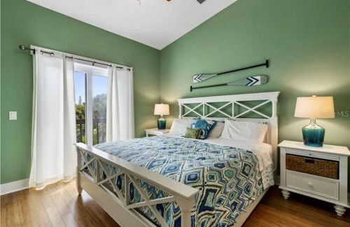 AMI/Holmes Beach - 3/2 Home - Private Heated Pool and Yard - walk to beach - Photo 8