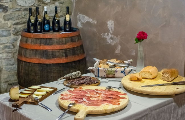 Pretty Farmhouse With Pool - Photo 28