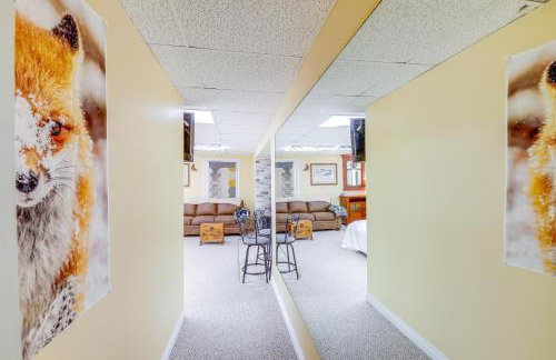 Studio with Shared Hot Tub Walk to Happys Inn - Foto 11