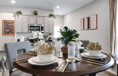 Stylish Hot Tub Retreat BBQ Yard Games WiFi Pets - Foto 21