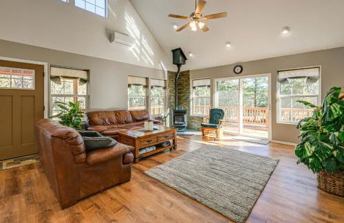 Peaceful Blue Ridge Cabin with Wraparound Deck! - Foto 5