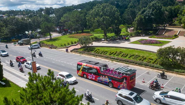 Vista aerea dell'autobus turistico di Da Lat