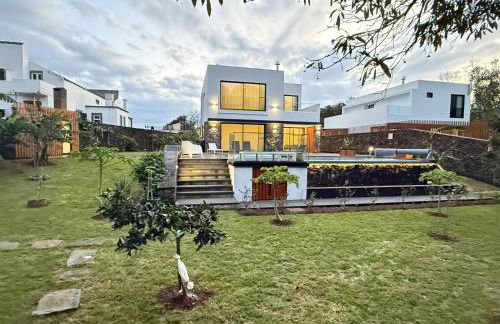 Lotus House - Heated Pool & Jacuzzi near the Beach - Photo 59