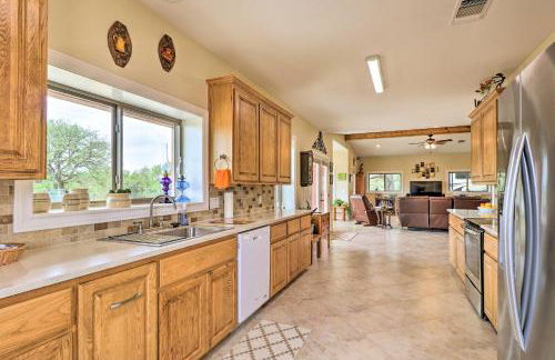 Bertram Ranch Property with Patio and Gas Grill! - Foto 10