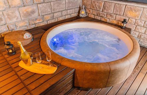 Jacuzzi - Flexible SelfCheckIns 20 - Zagreb - Luxury - Garage - Smart - Brand New - Apartments Repinc - Foto 13