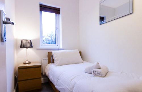 Charming Home in Bromsgrove - Perfect for Groups - Foto 27