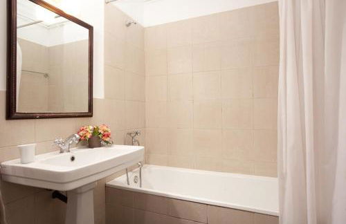 Letsgo Camp Nou Apartment - Photo 17