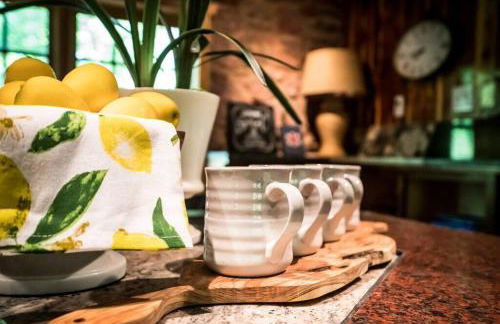 Cozy Cabin on Route 66 with Hot Tub- Edmond, OK - Foto 24