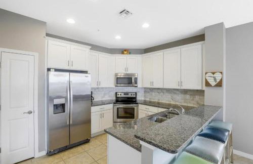 Beachy condo in Artesia with pool, gym and pickleball - Foto 8