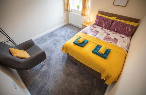Crystal House Flat 3 - free private parking - metro - Foto 38