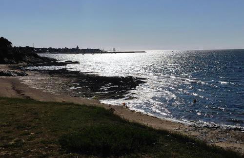 Gîte charmant à 800 m de la mer avec jardin clos, équipements bébé, et parking privé - FR-1-306-857 - Foto 2