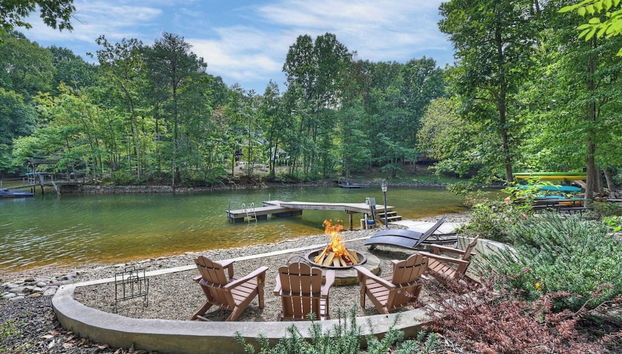Waterfront 1-acre Private Dock, Hot Tub, Firepit Bankhead Lodge by Avantstay - Foto 5, Interior