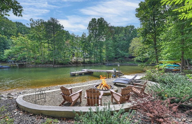 Waterfront 1-acre Private Dock, Hot Tub, Firepit Bankhead Lodge by Avantstay - Foto 21