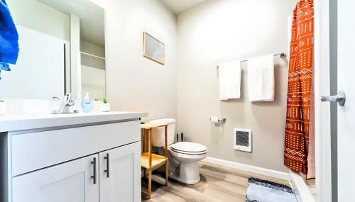 Cozy Micro Suite Unit 2 Sleeps 2 Minutes to Downtown - Foto 3