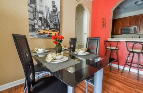 2 Bedroom private lakeview by Conference Center and Epic Universe walking distance - Foto 4