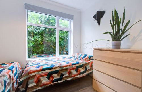 Stylish quiet garden flat with parking in London Zone 4 - Foto 17