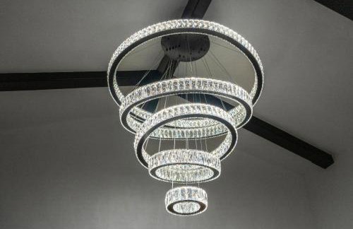 Entire Private Home with 4 Bedrooms 3 Bathrooms, Big Yard, View, , King Bed, 10 Parking, Available Now - Foto 47