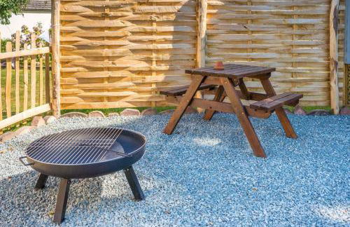 The Hideaway Hut - 1 Bed Shepherds Hut - Hereford - Photo 25