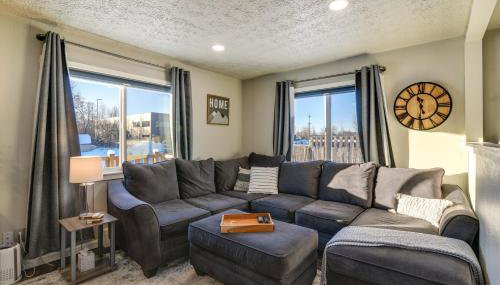 Updated Townhome Near Airport and Shopping! - Foto 1