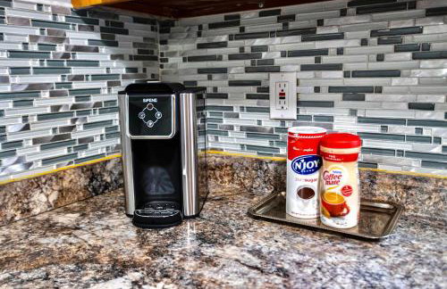 Urban Oasis Spacious 3BR 2BA Patio Near NYC EWR American Dream Mall - Photo 5