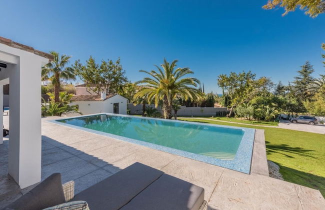 Magnificent And Modern Decorated Villa - Photo 29