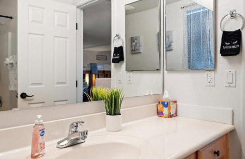 The Gem Getaway Pool Gameroom Gym by Relaxtay - Foto 46