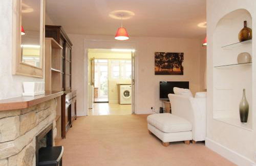 Large Cosy House Ideal for Corporate Lets - Photo 16