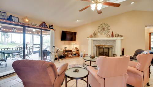 Pirate Cove Home in Welaka Dock and River Access! - Foto 3