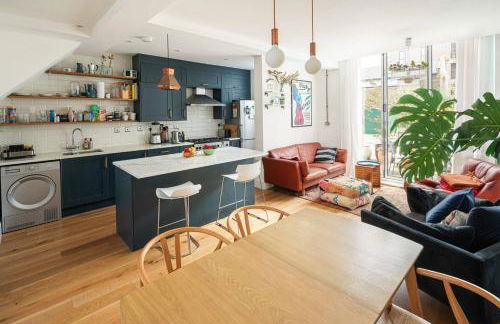 Stylish 3BD Home - Great Location - Foto 1