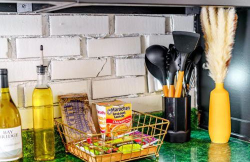 Jungle House Chillicothe Sleeps 24 Downtown Ohio Free Parking - Walk to Historic District - 5BR Luxury Home - Pet Friendly - King Beds - Over 5,800 Five Star Stays - Foto 38