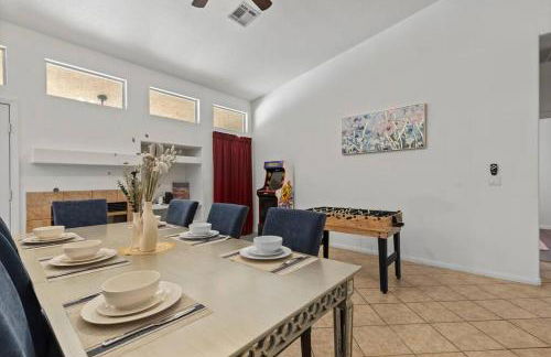 Vegas Retreats Pool, Arcade, Fun, 10min from Airport and the Strip - Foto 26