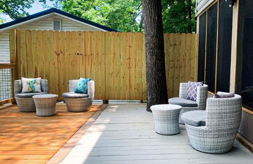 French Country Cottage Dock & Screened Porch - Photo 13