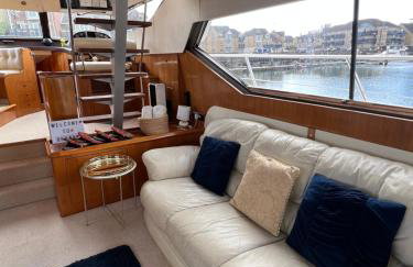 SUPERYACHT ON TOWN QUAY MARINA, SOUTHAMPTON - Very close to city centre and cruise terminals - free parking included - Foto 8