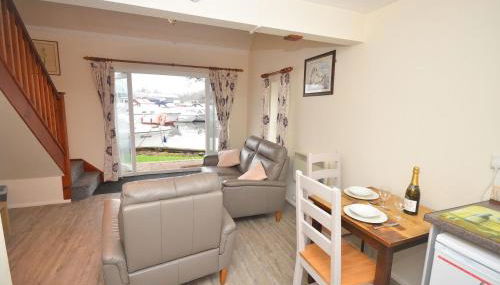Cavell - sleeps 2 people right in the heart of Wroxham on the Norfolk Broads - Foto 5