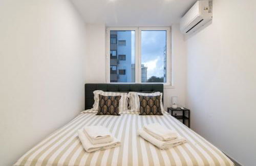 Stylish Apartment W/ River View by LovelyStay - Photo 28