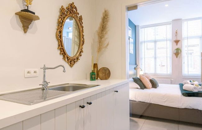 Art Deco Style Studio in the Heart of Bruges - Photo 2