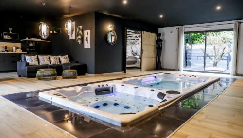 Au domaine des anges, 3 gîtes luxueux avec Jacuzzi privatif, sauna, mini-piscine, piscine extérieure chauffée en saison - Photo 5