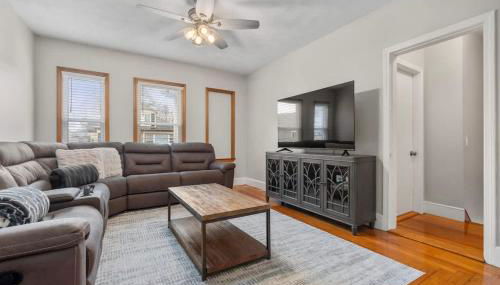 Tufts 3-Bed 2-Office Home with Laundry - Foto 2