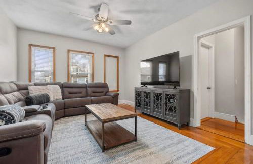 Tufts 3-Bed 2-Office Home with Laundry - Foto 2