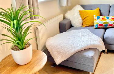 Oakley Vale House and Garden! Free Private Parking, TV, Fully Equipped - Photo 7