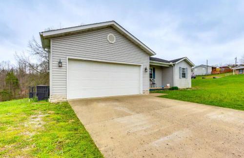 Renovated Logan Home with Pond and Fire Pit - Foto 45