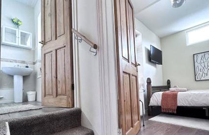 Chic Charming Classic 3bed w Ensuite - Pontypridd - Foto 16